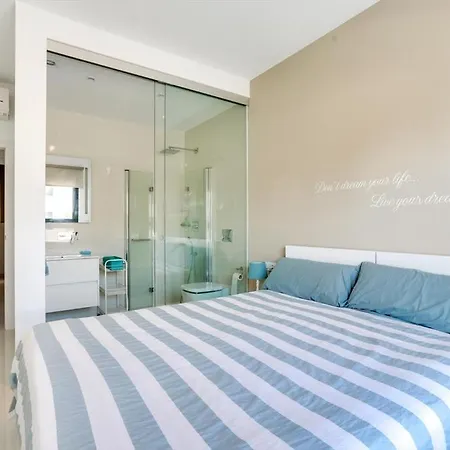 Claveles Apartment *
